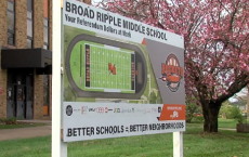 IPS 在 Broad Ripple 中学的运动场破土动工